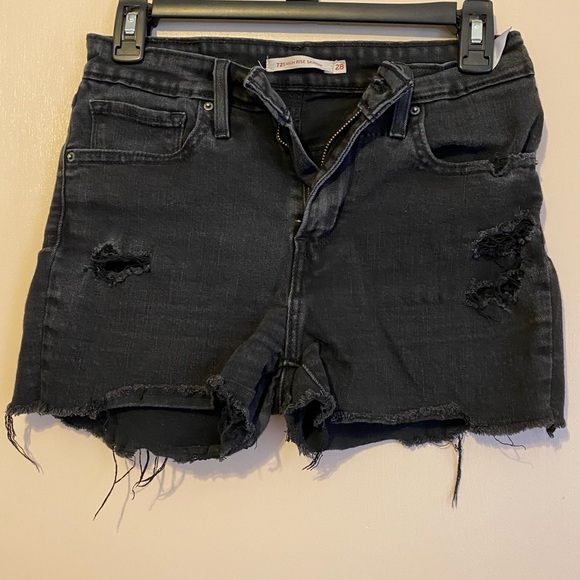 High waisted Levi’s shorts